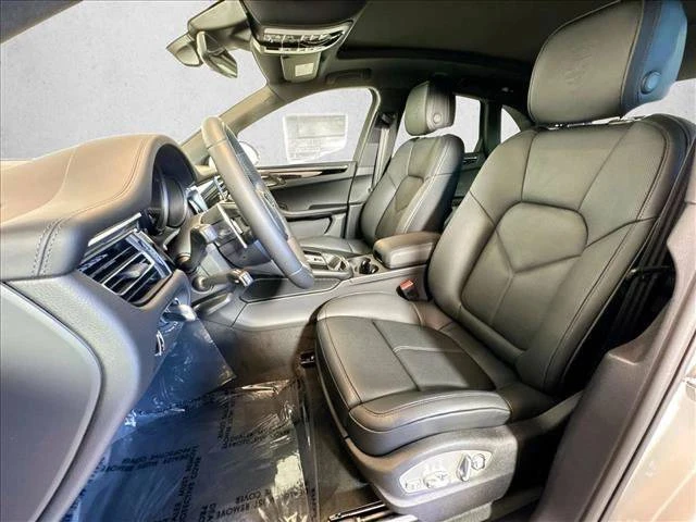 2026 Porsche Macan T - Image 5 of 5