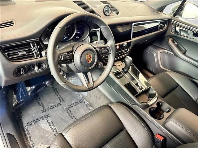 2026 Porsche Macan T - Image 4 of 5