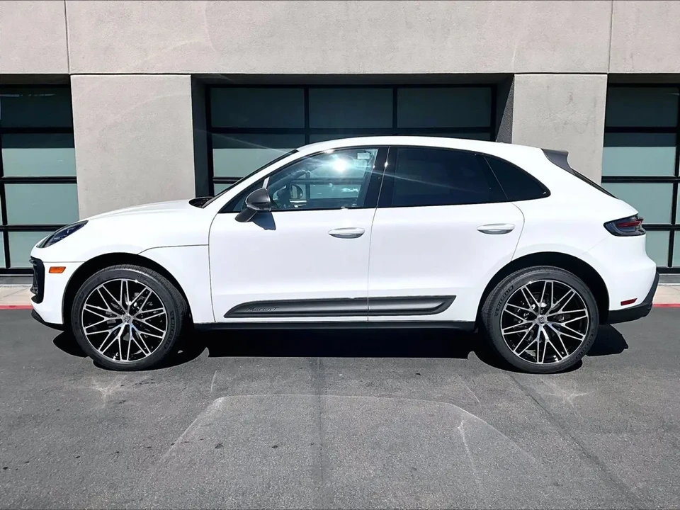 2026 Porsche Macan T - Image 16 of 31