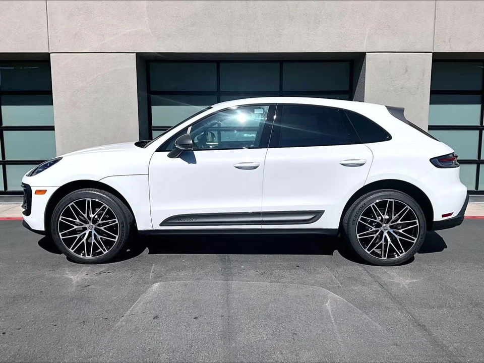 2026 Porsche Macan T - Image 12 of 31
