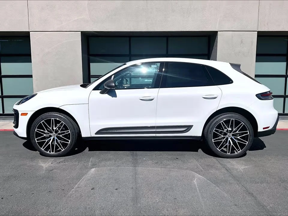 2026 Porsche Macan T - Image 11 of 31