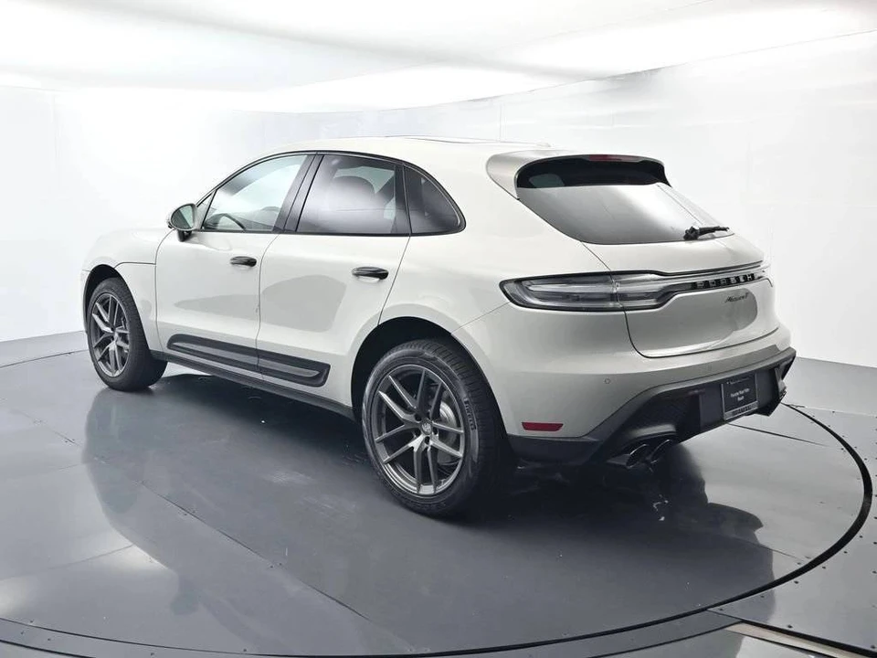 2026 Porsche Macan T - Image 3 of 4