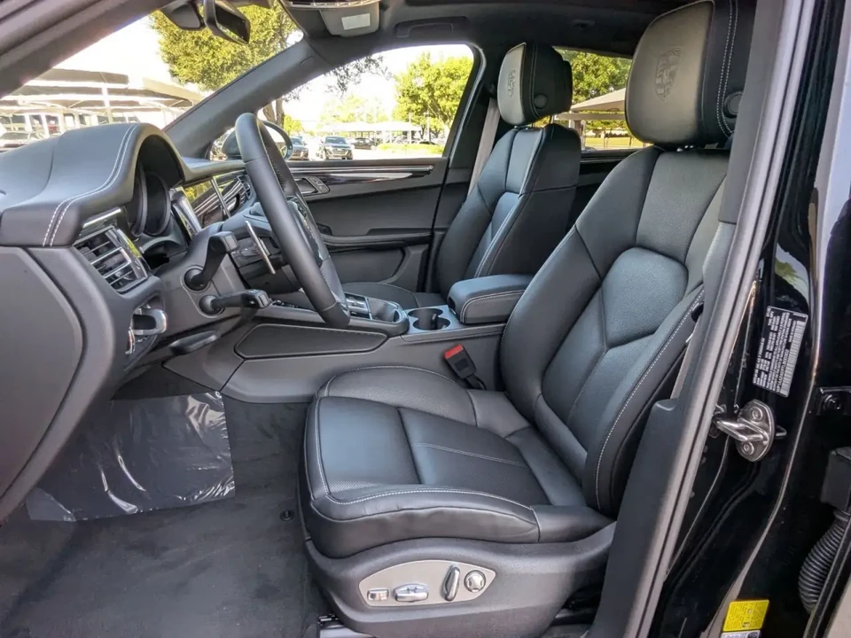 2026 Porsche Macan T - Image 5 of 6