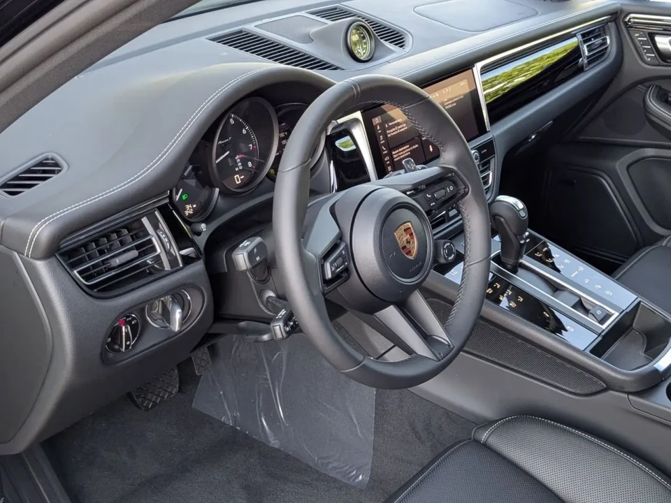 2026 Porsche Macan T - Image 4 of 6