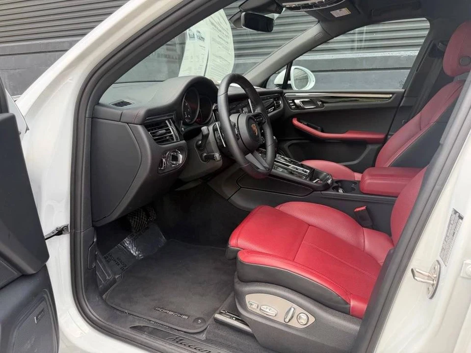 2026 Porsche Macan T - Image 4 of 4