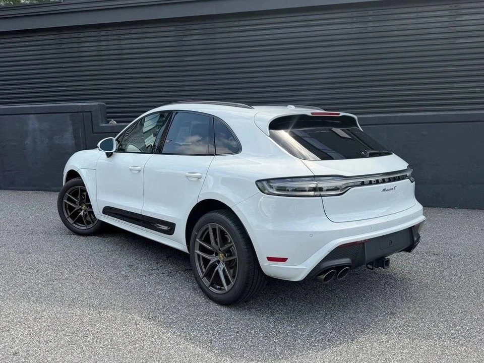 2026 Porsche Macan T - Image 3 of 4