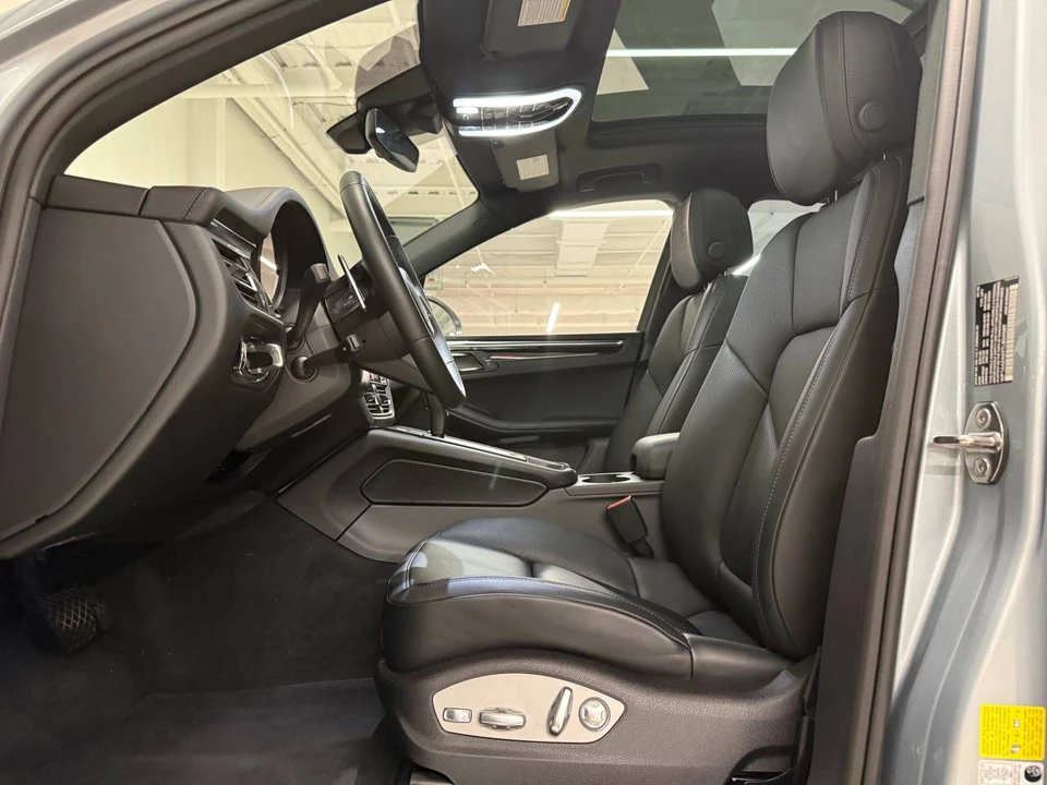 2026 Porsche Macan T - Image 5 of 5