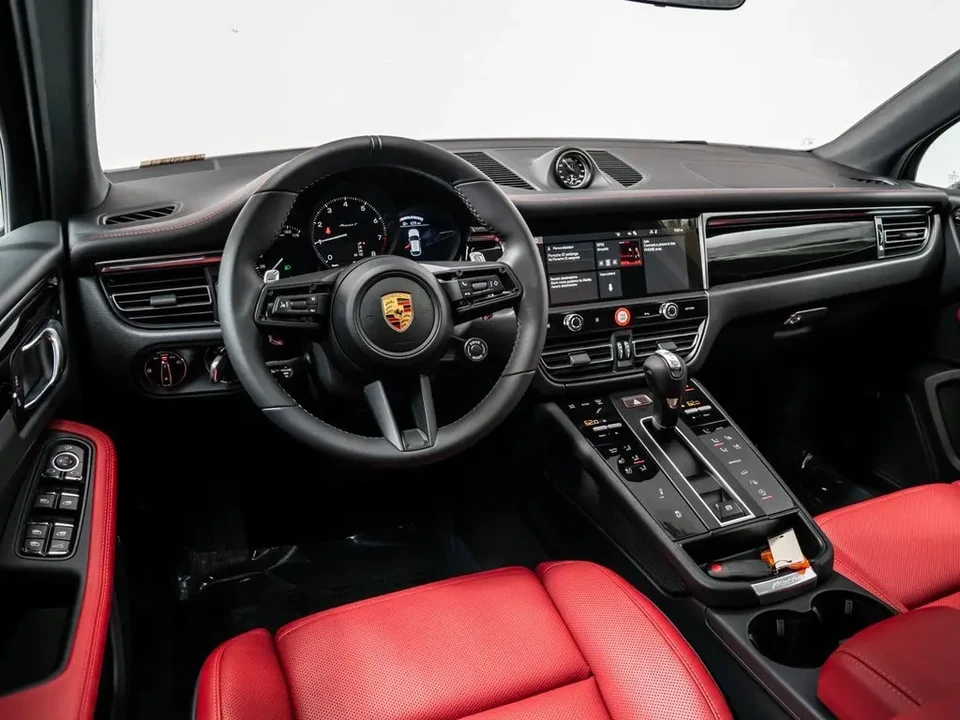 2026 Porsche Macan T - Image 4 of 8