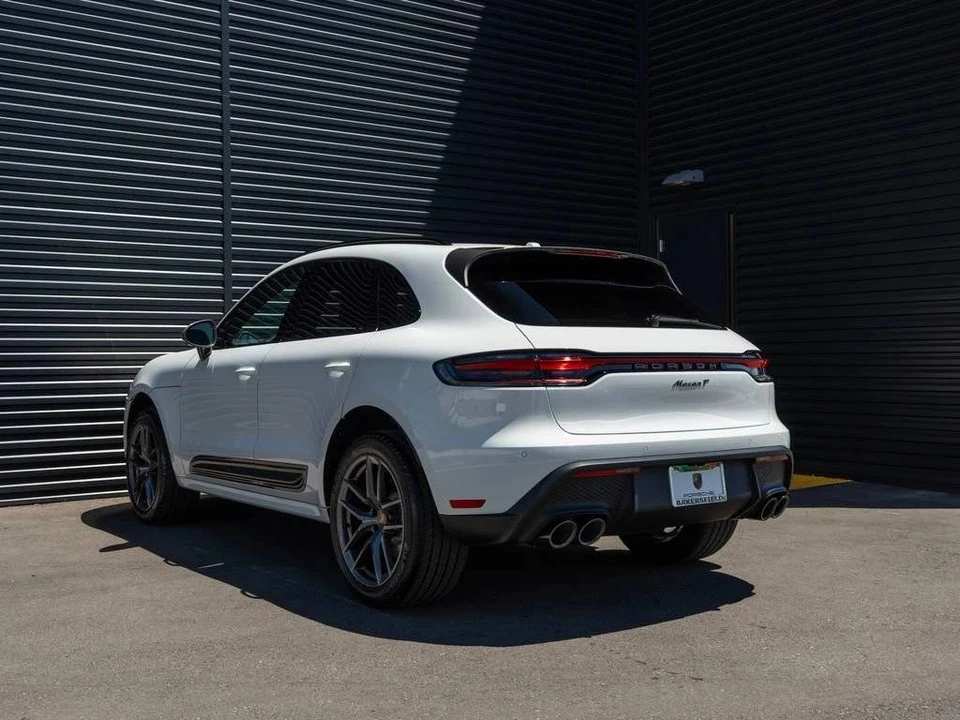 2026 Porsche Macan T - Image 3 of 5