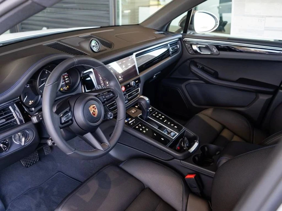 2026 Porsche Macan T - Image 5 of 5