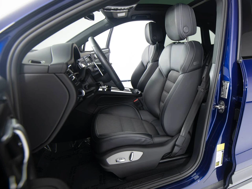 2026 Porsche Macan T - Image 5 of 5