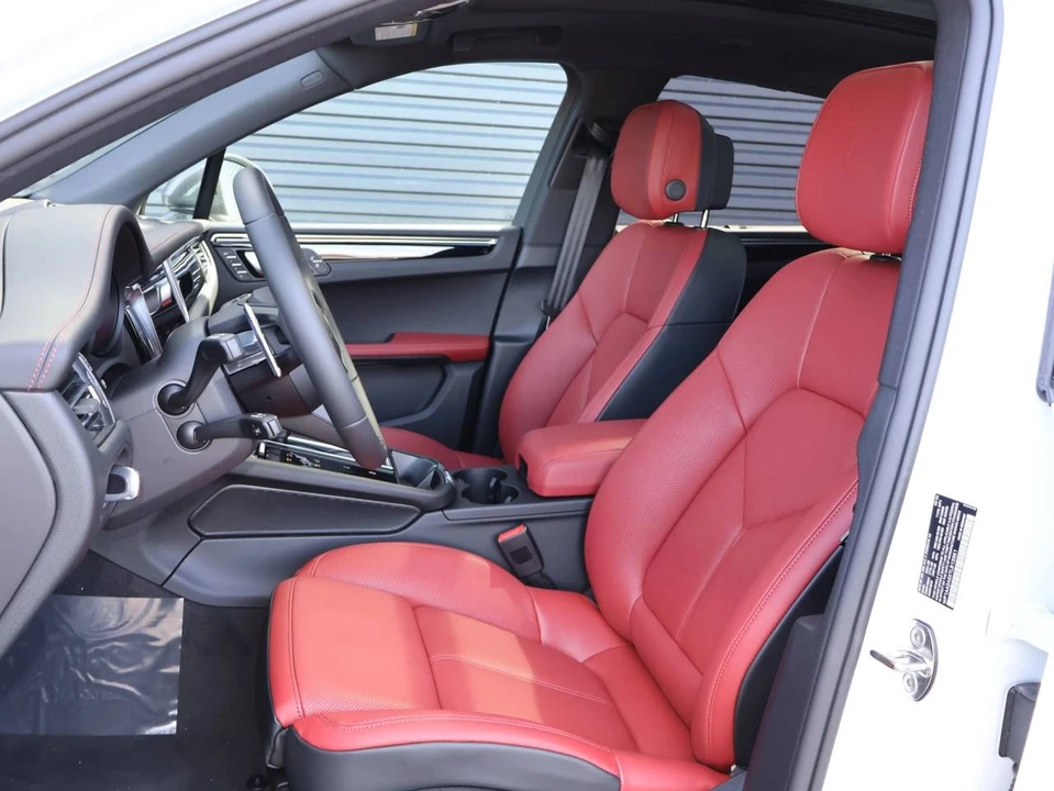 2026 Porsche Macan T - Image 5 of 5
