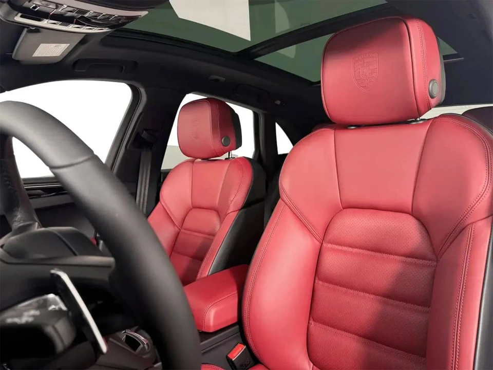 2026 Porsche Macan T - Image 5 of 5