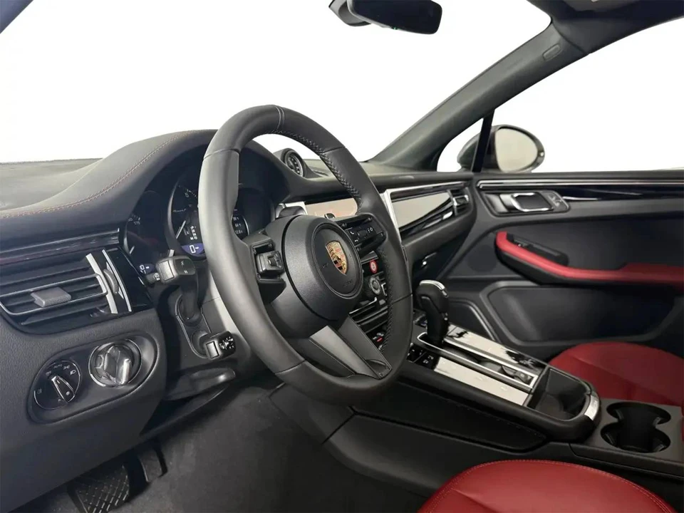 2026 Porsche Macan T - Image 4 of 5