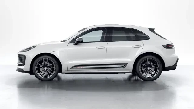 2026 Porsche Macan - Image 14 of 31