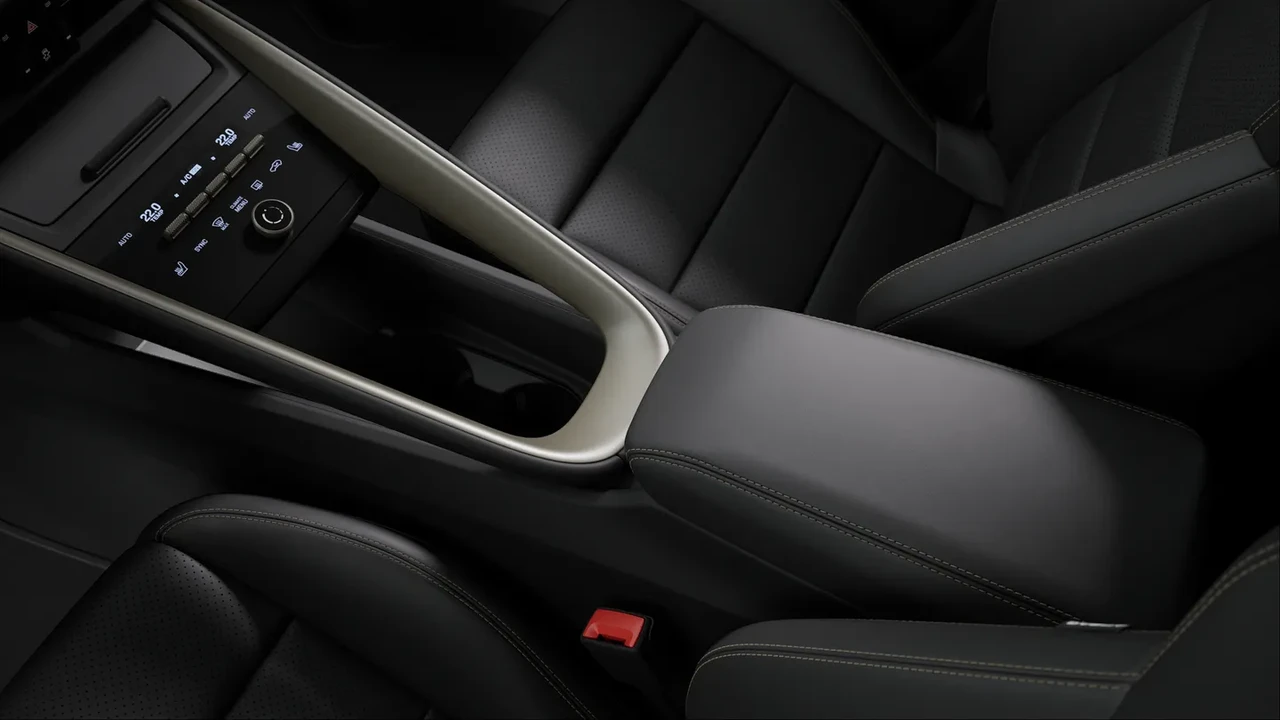2026 Porsche Macan Electric - Image 5 of 10