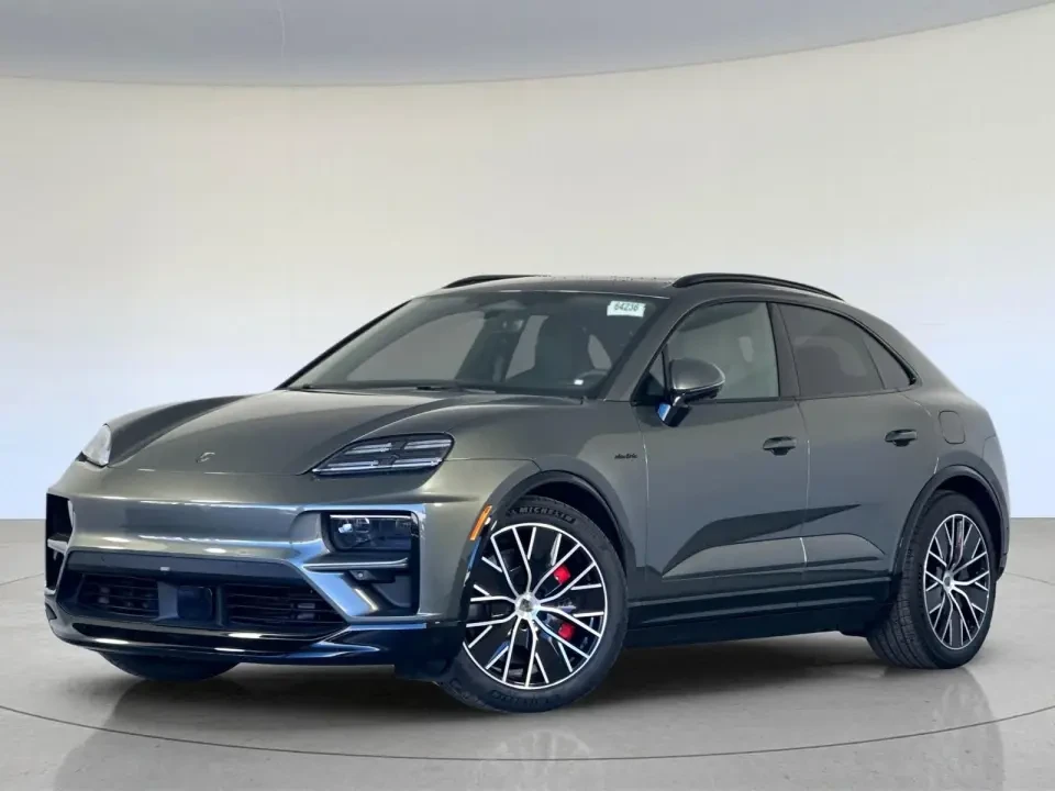 2026 Porsche Macan Electric - Image 8 of 10