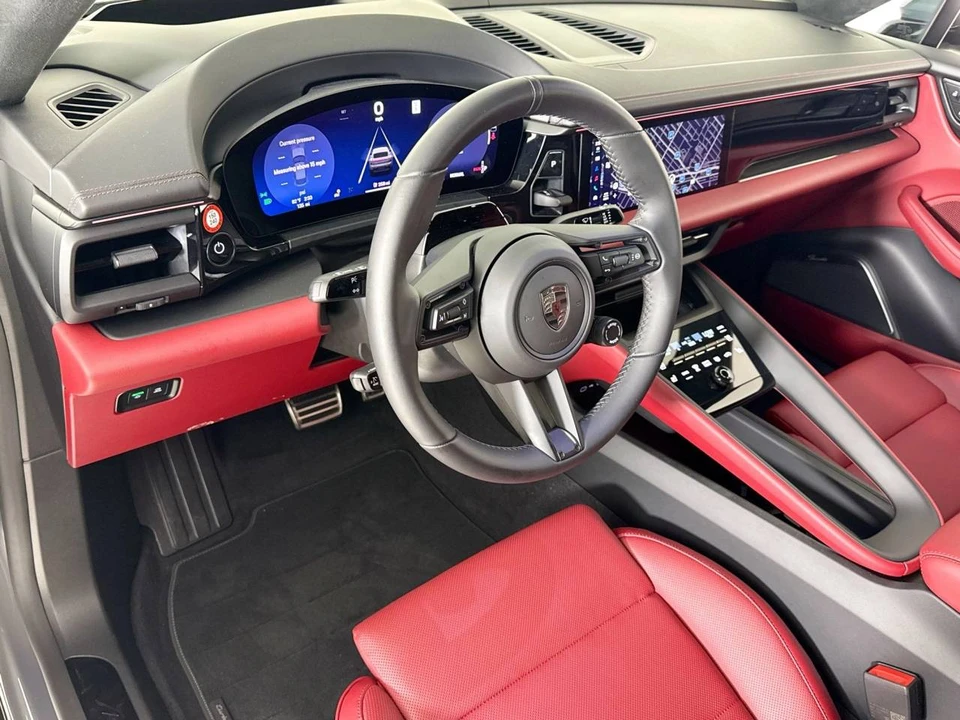2026 Porsche Macan Electric - Image 4 of 5