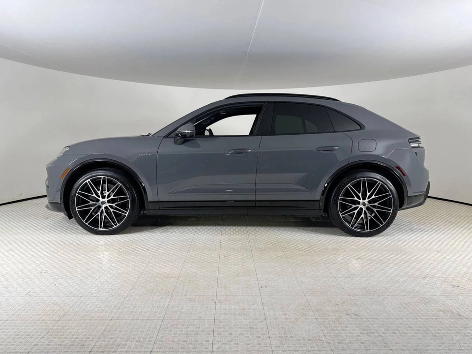 2026 Porsche Macan Electric - Image 2 of 5