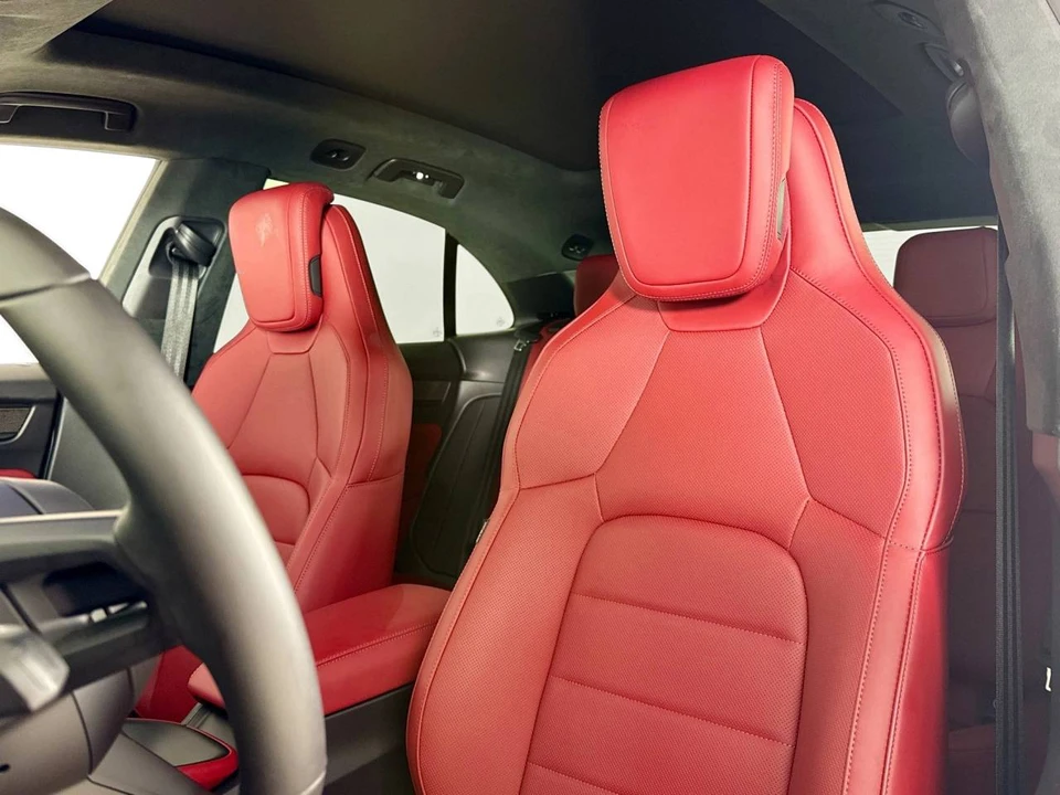2026 Porsche Macan Electric - Image 5 of 5