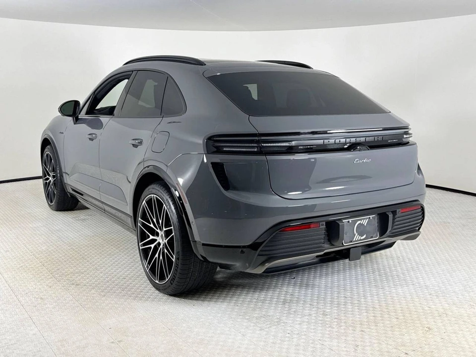 2026 Porsche Macan Electric - Image 3 of 5
