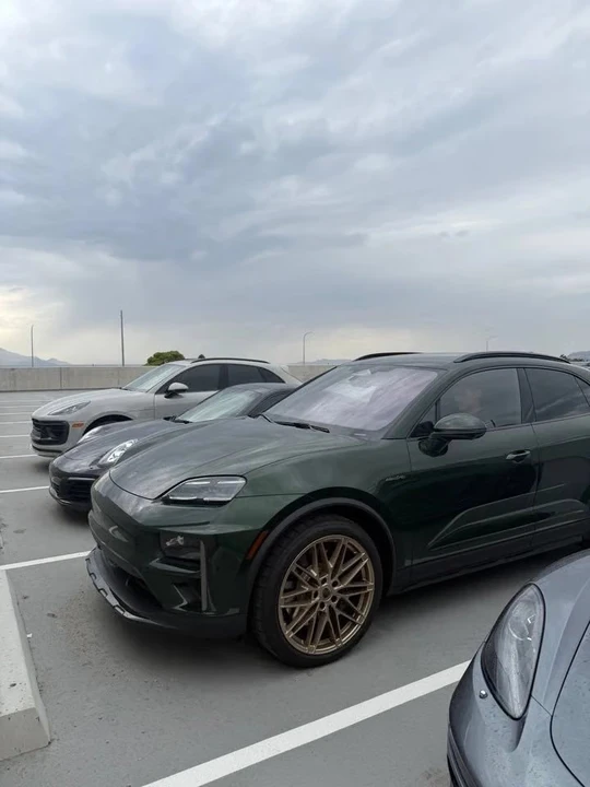 2026 Porsche Macan Electric - Image 20 of 31