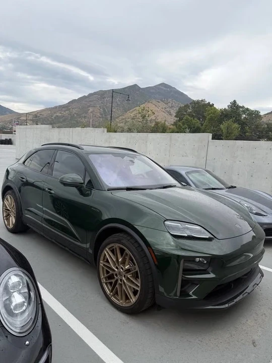 2026 Porsche Macan Electric - Image 28 of 31
