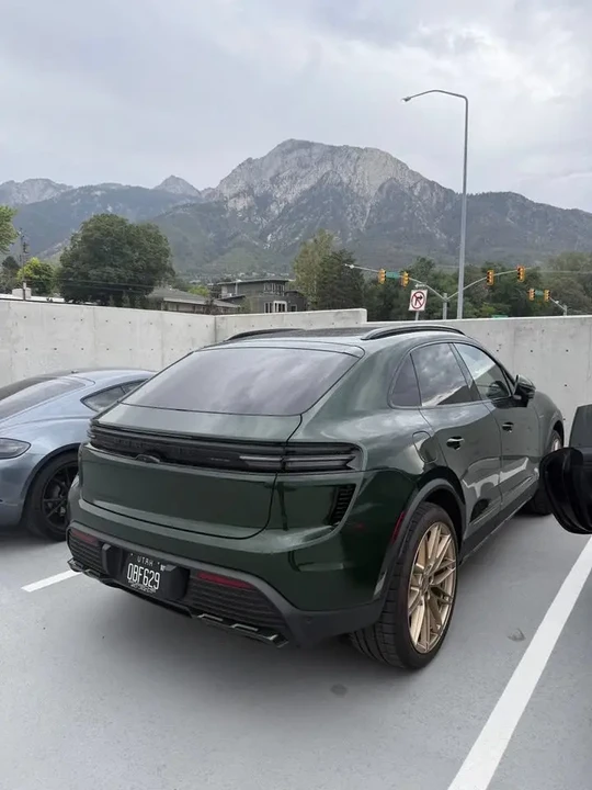 2026 Porsche Macan Electric - Image 8 of 31