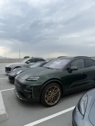 2026 Porsche Macan Electric - Image 21 of 31