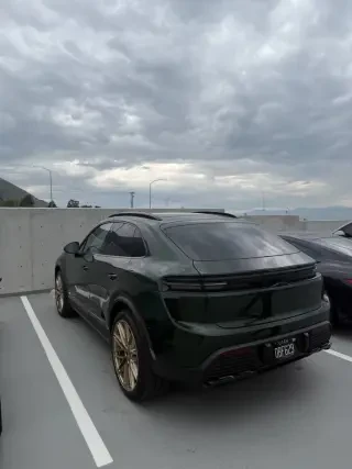 2026 Porsche Macan Electric - Image 13 of 31