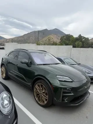 2026 Porsche Macan Electric - Image 29 of 31
