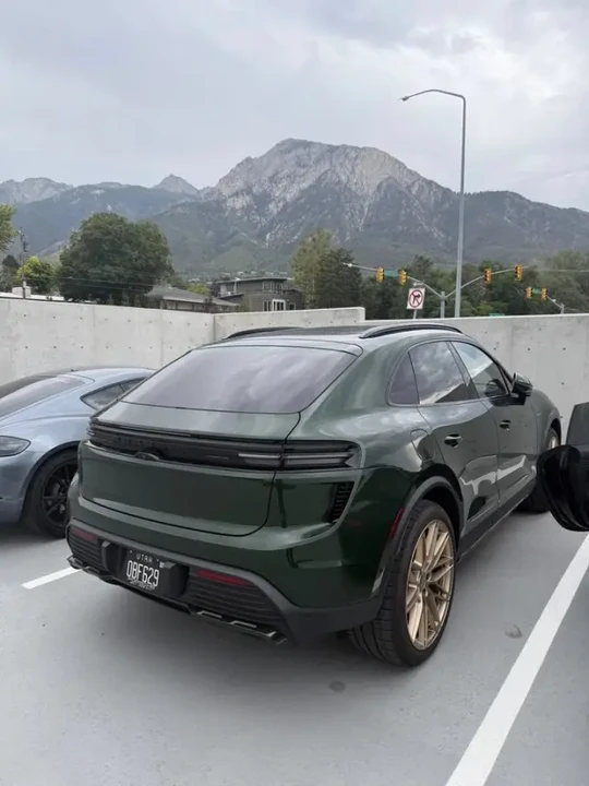 2026 Porsche Macan Electric - Image 6 of 31