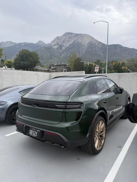 2026 Porsche Macan Electric - Image 3 of 31