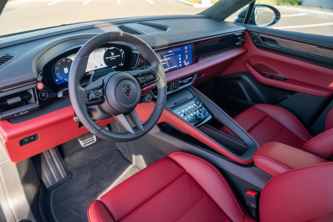 2026 Porsche Macan Electric - Image 4 of 5