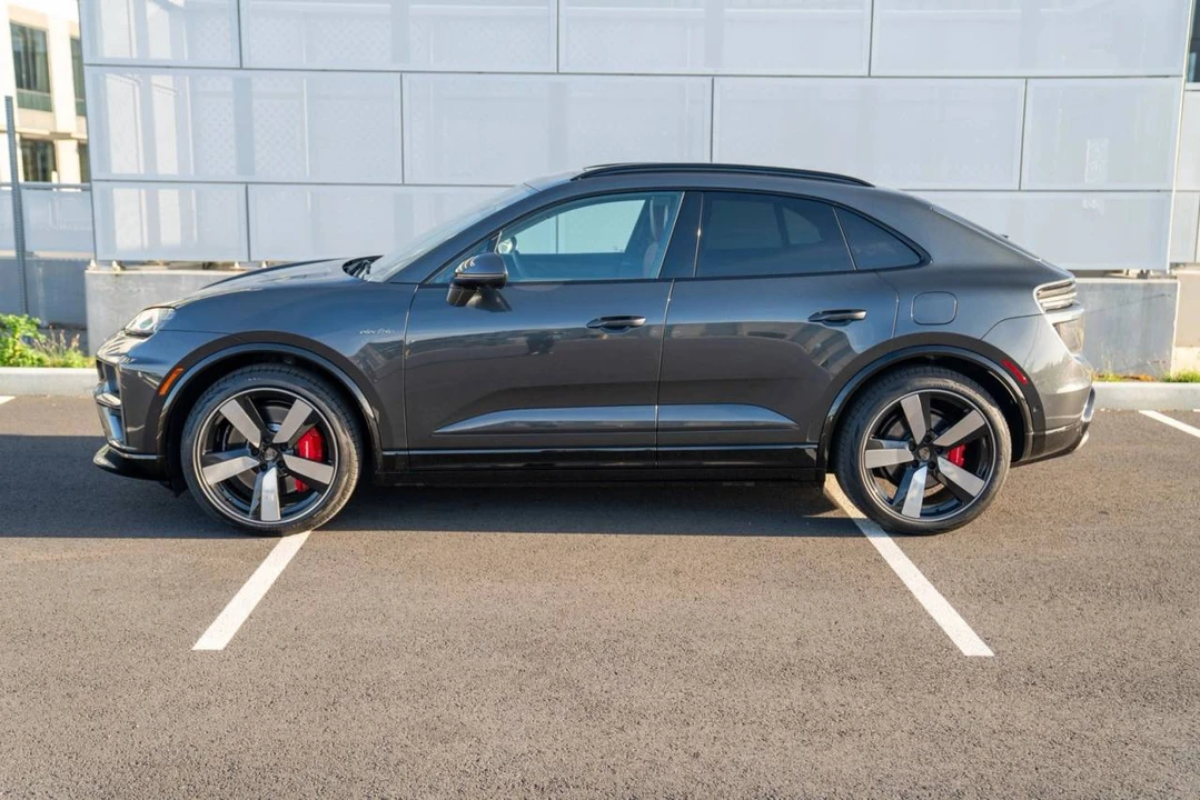 2026 Porsche Macan Electric - Image 2 of 5