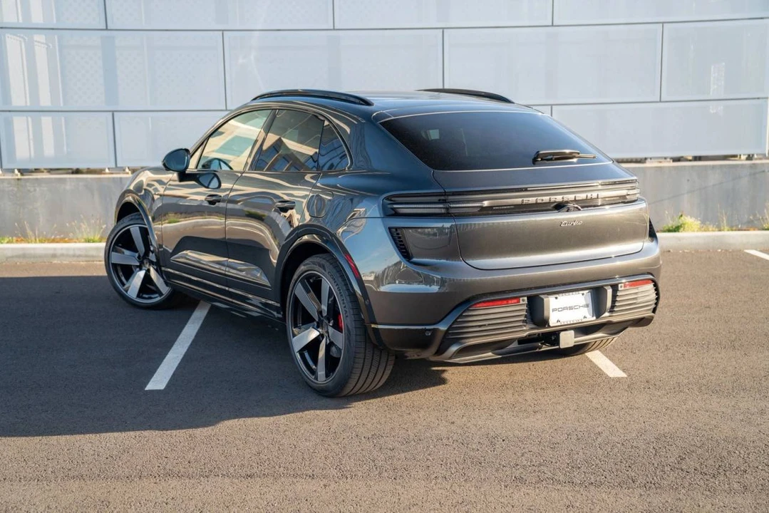 2026 Porsche Macan Electric - Image 3 of 5