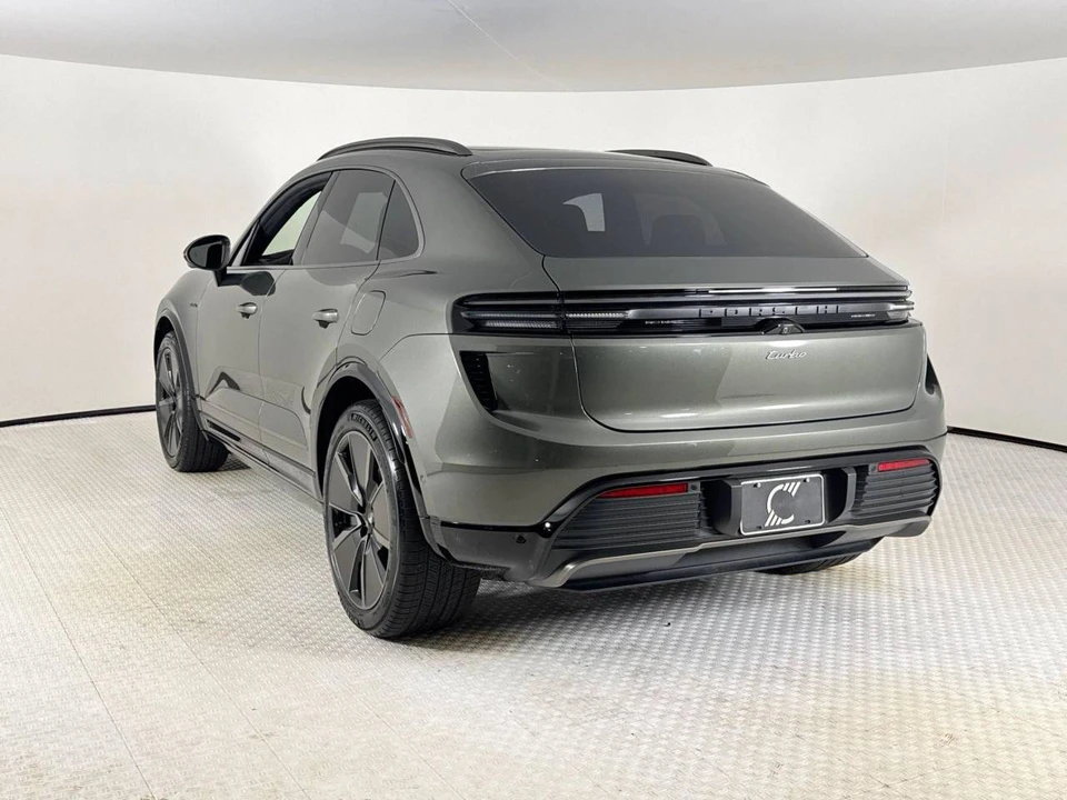 2026 Porsche Macan Electric - Image 3 of 5