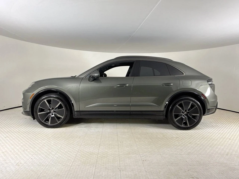 2026 Porsche Macan Electric - Image 2 of 5