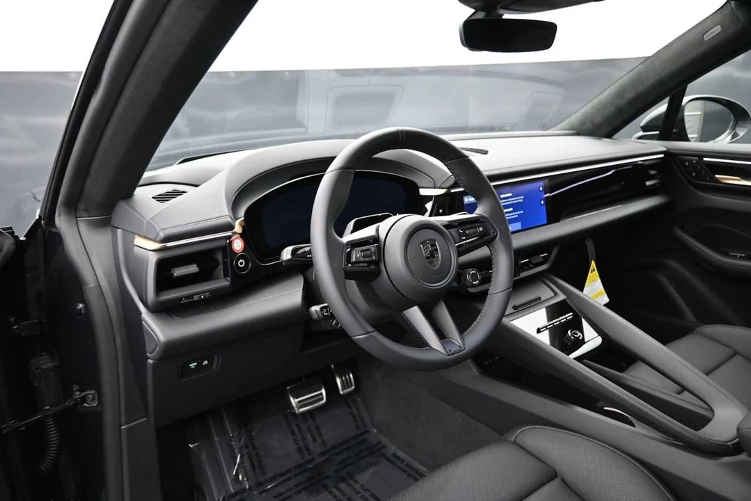 2026 Porsche Macan Electric - Image 4 of 5