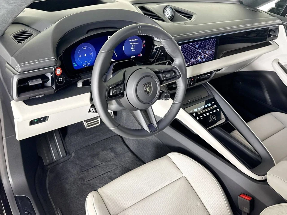 2026 Porsche Macan Electric - Image 4 of 5