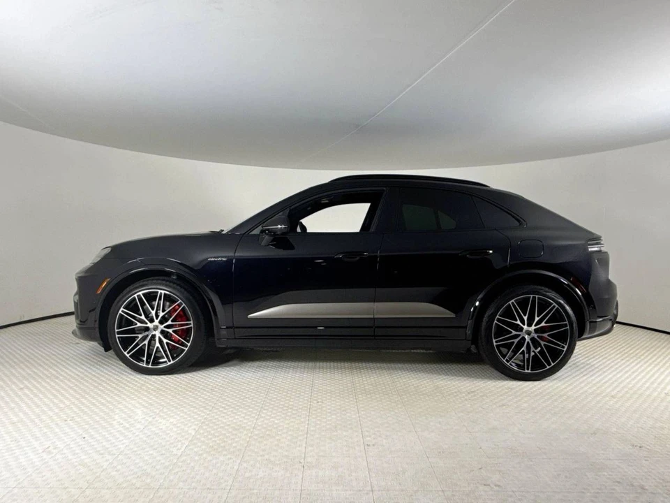 2026 Porsche Macan Electric - Image 2 of 5
