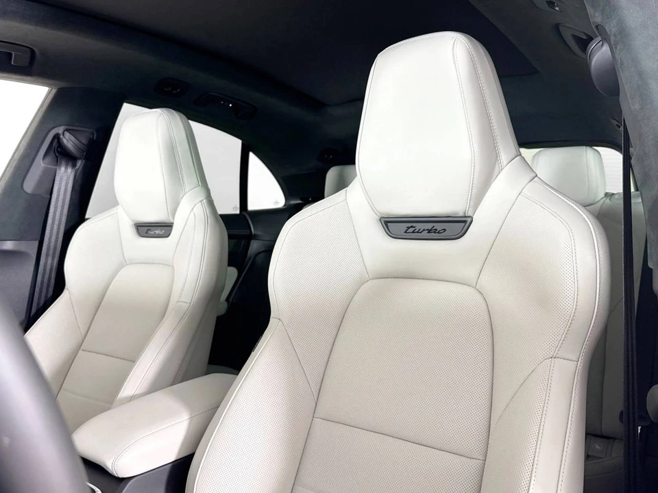 2026 Porsche Macan Electric - Image 5 of 5