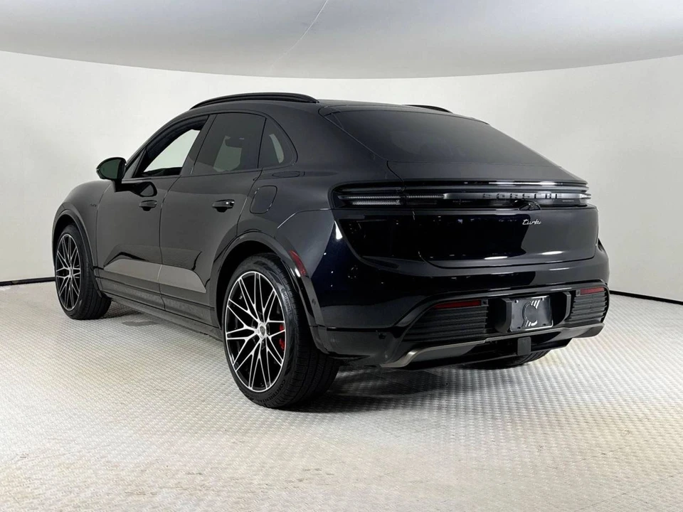 2026 Porsche Macan Electric - Image 3 of 5