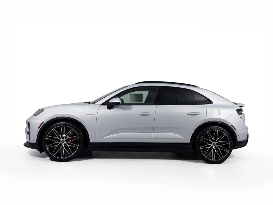 2026 Porsche Macan Electric - Image 2 of 5