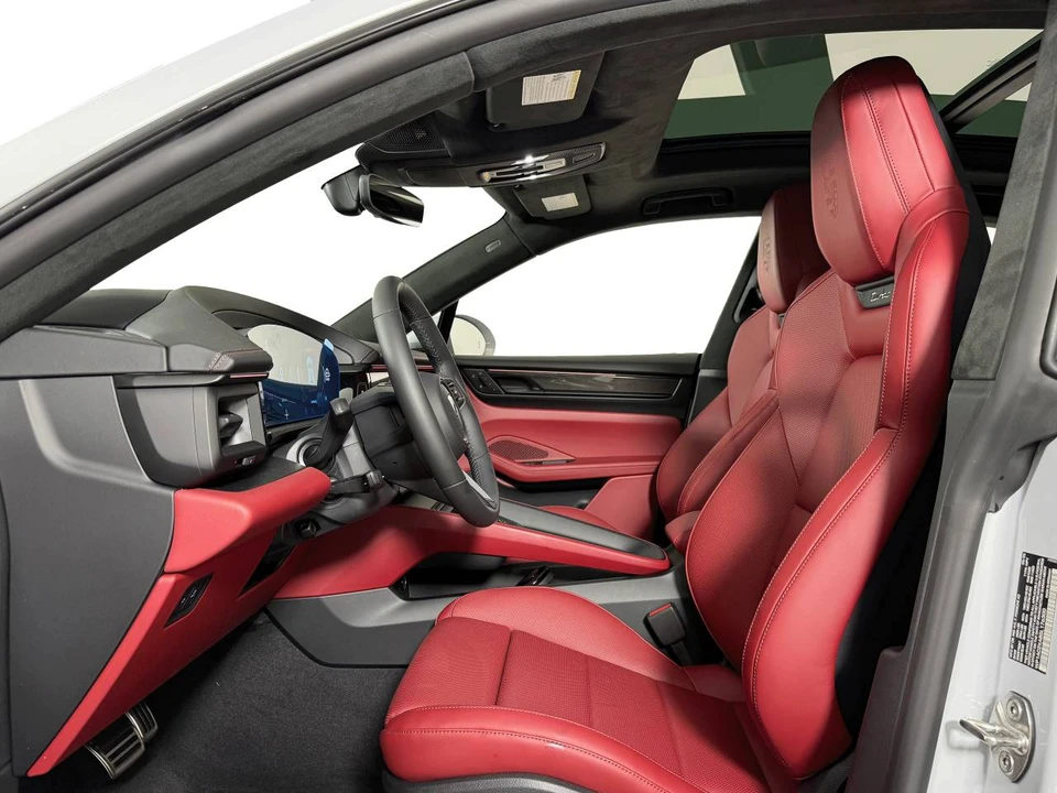 2026 Porsche Macan Electric - Image 5 of 5