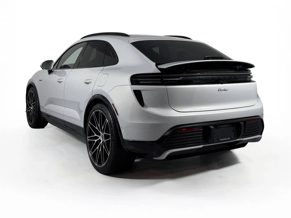 2026 Porsche Macan Electric - Image 3 of 5