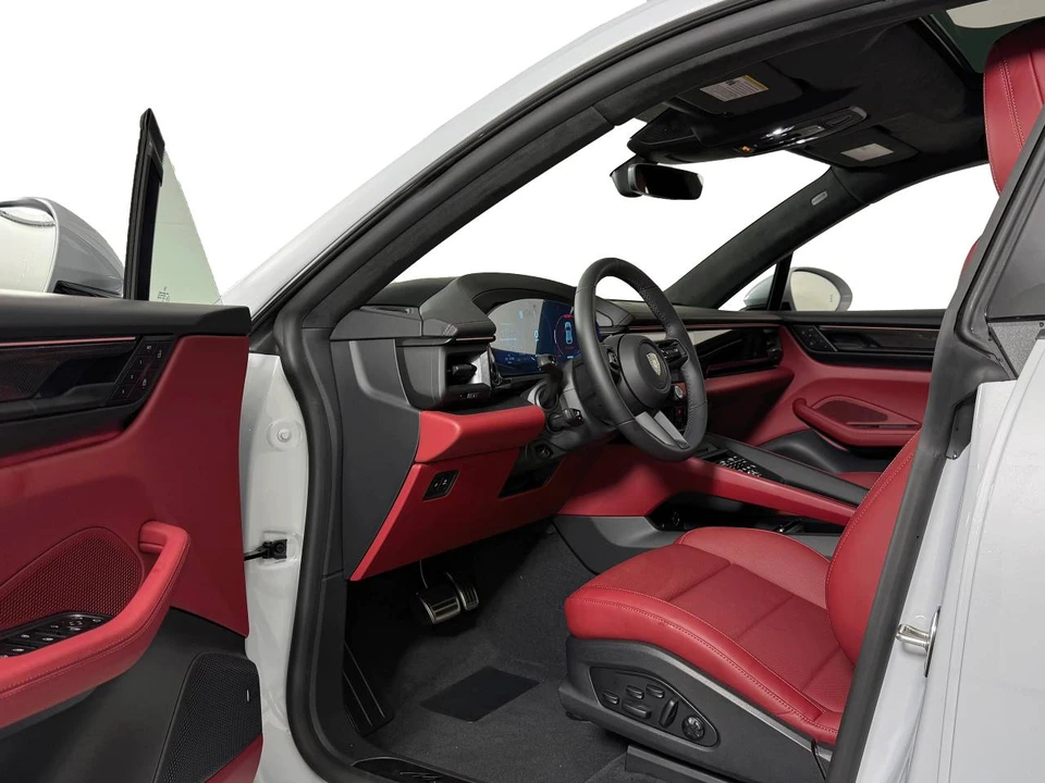2026 Porsche Macan Electric - Image 4 of 5