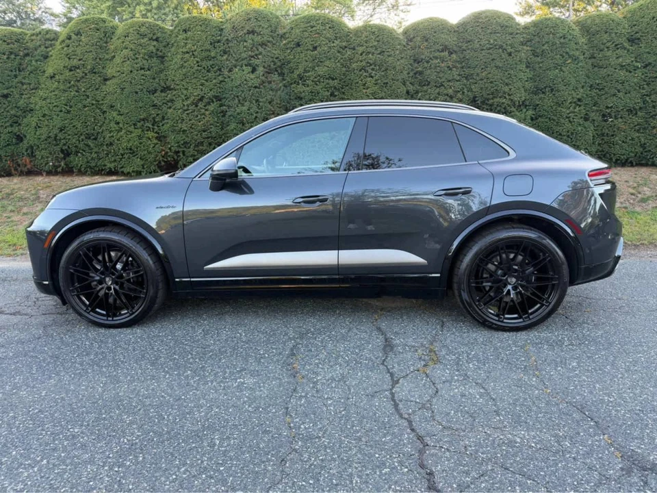 2026 Porsche Macan Electric - Image 2 of 4