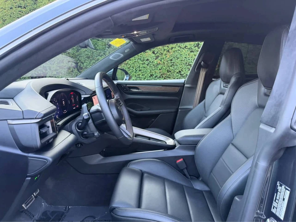2026 Porsche Macan Electric - Image 4 of 4