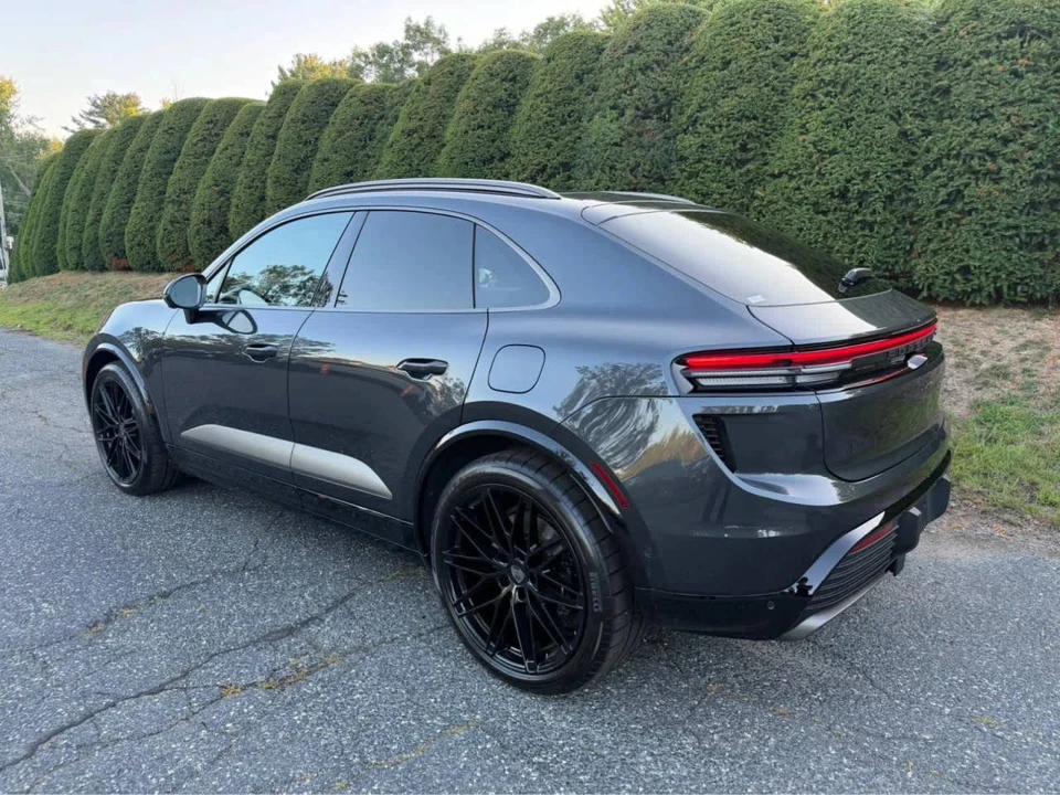 2026 Porsche Macan Electric - Image 3 of 4